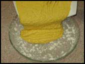 Molde engrasado y enharinado